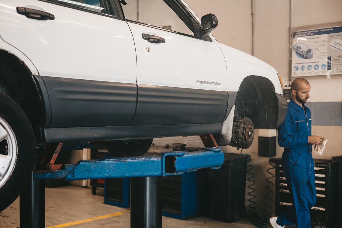 Mechanic evaluating car